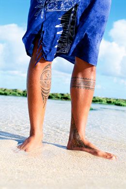 Tatouage surfeur – Signification + 30 idées pour hommes et femmes
