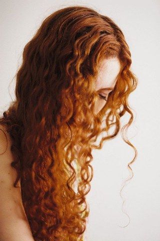 Rojo oscuro: 52 hermosos cabellos con Tom + ¡Consejos sobre pinturas!