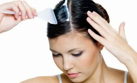 Comment déguiser les cheveux blancs – 5 méthodes et astuces infaillibles !