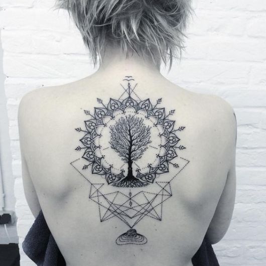 Tatouage arbre de vie : significations et plus de 30 images pour hommes et femmes