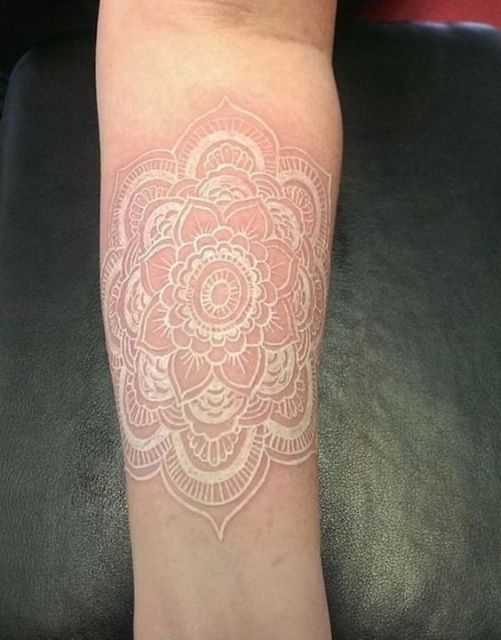 White Tattoo: What it is, Care & 25 Ideas to Inspire