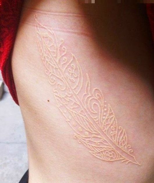 Tatuaje blanco: qué es, cuidados y 25 ideas para inspirarte