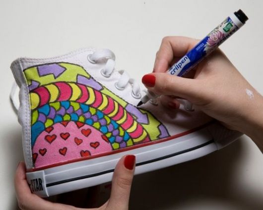 Scarpe personalizzate: oltre 50 idee creative e tanti tutorial per imparare!