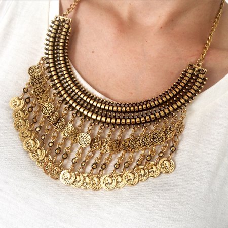 Maxi Necklace: How to wear it, Models and Looks with this Trend!