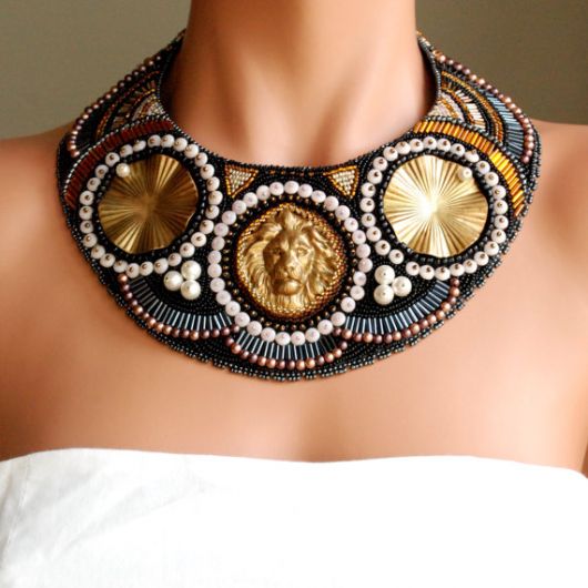 Maxi Necklace: How to wear it, Models and Looks with this Trend!