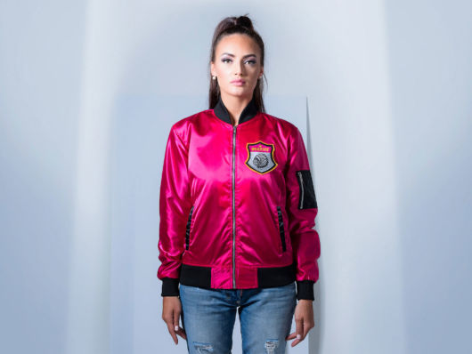 Look con giacca rosa - 25 bellissime ispirazioni e come indossarlo!