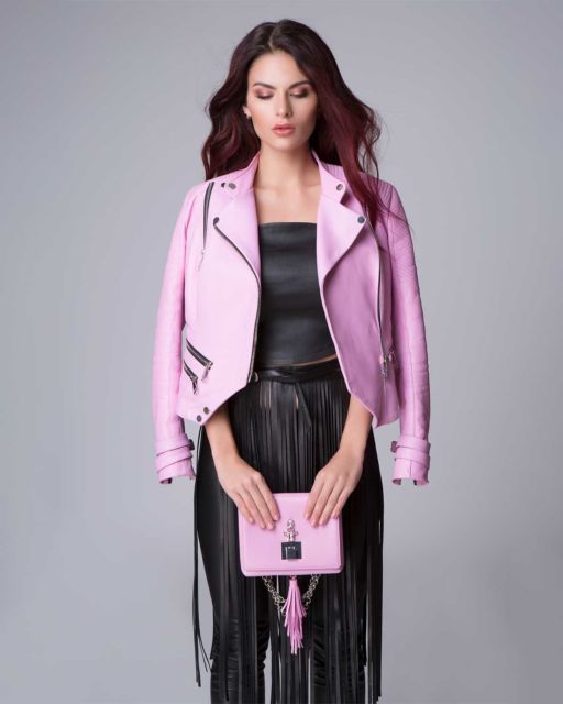 Looks con chaqueta rosa: ¡25 hermosas inspiraciones y cómo usarla!