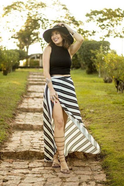 LONG SKIRT WITH SLIT: how to wear it?