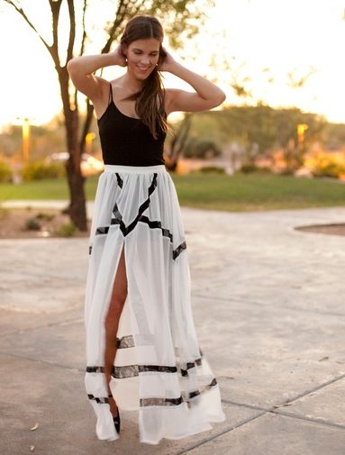 LONG SKIRT WITH SLIT: how to wear it?