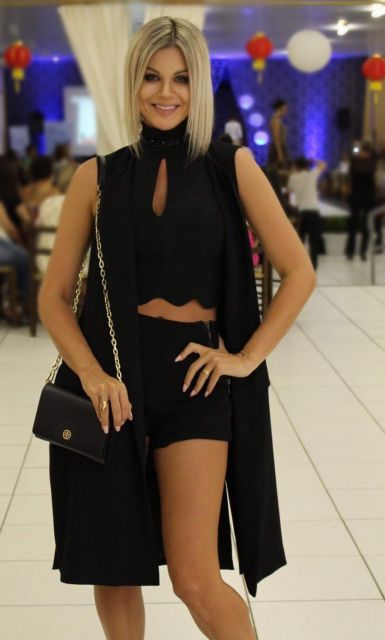 How to Wear Cropped Black: Photos, Models & Fashion Looks!