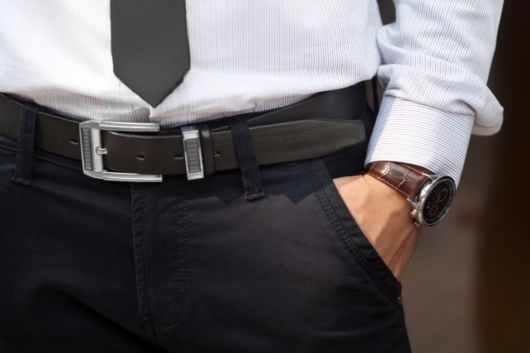 Comment porter la ceinture pour homme ? – 80 looks modernes et élégants !